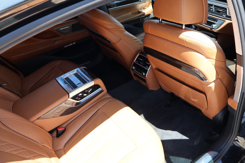 Photo 18 of this BMW 740