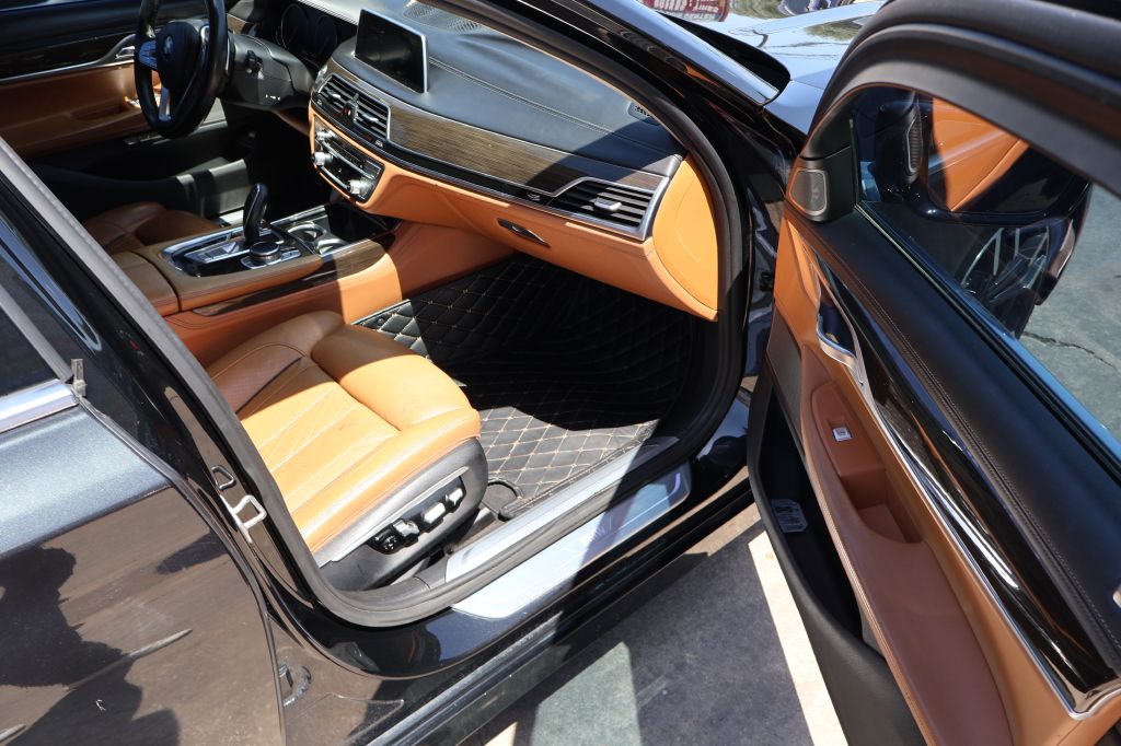 Photo 19 of this BMW 740