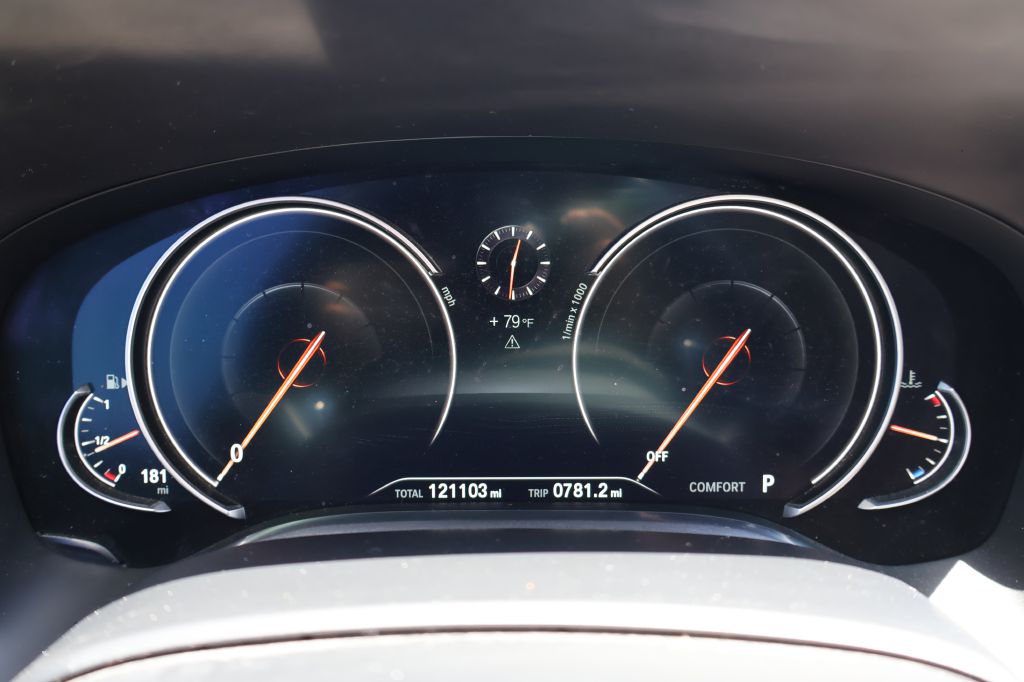 Photo 21 of this BMW 740