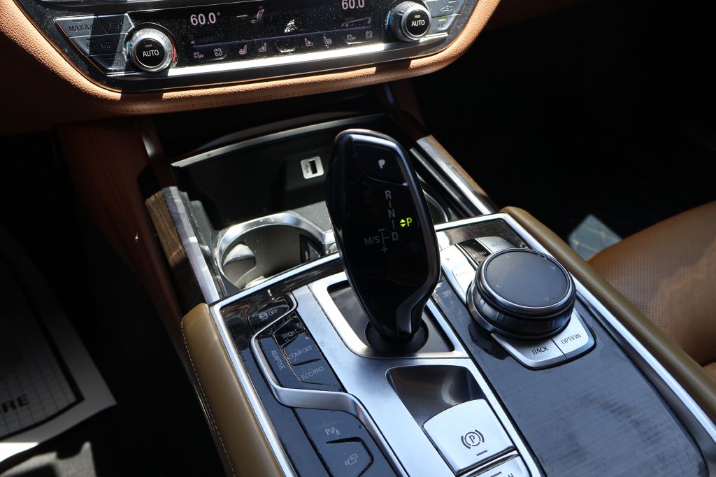 Photo 23 of this BMW 740