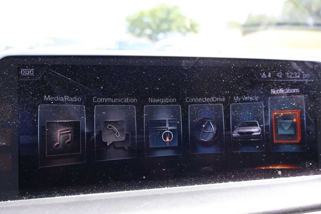 Photo 25 of this BMW 740