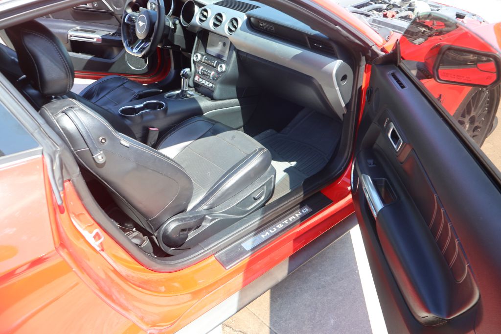 Photo 24 of this FORD MUSTANG