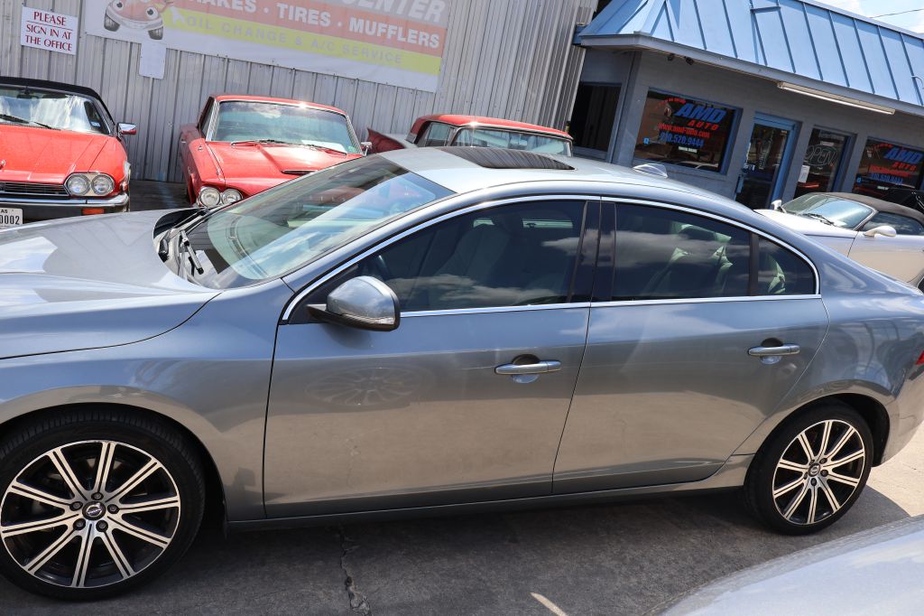 Photo 4 of this VOLVO S60
