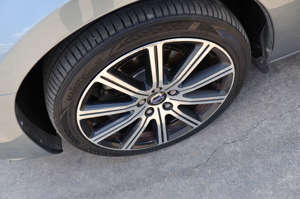 Photo 5 of this VOLVO S60