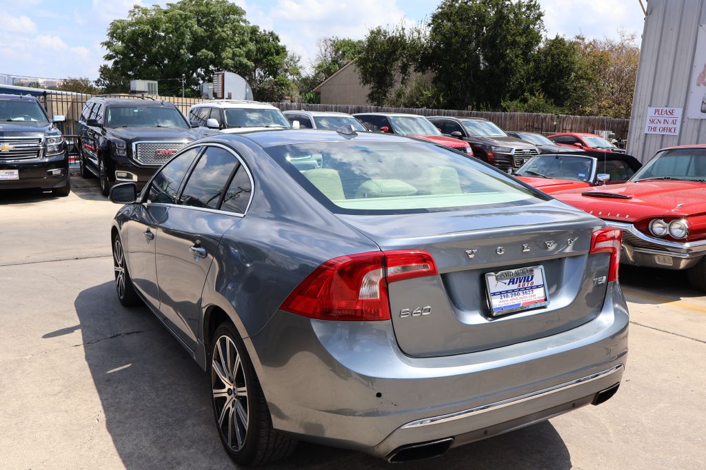 Photo 6 of this VOLVO S60