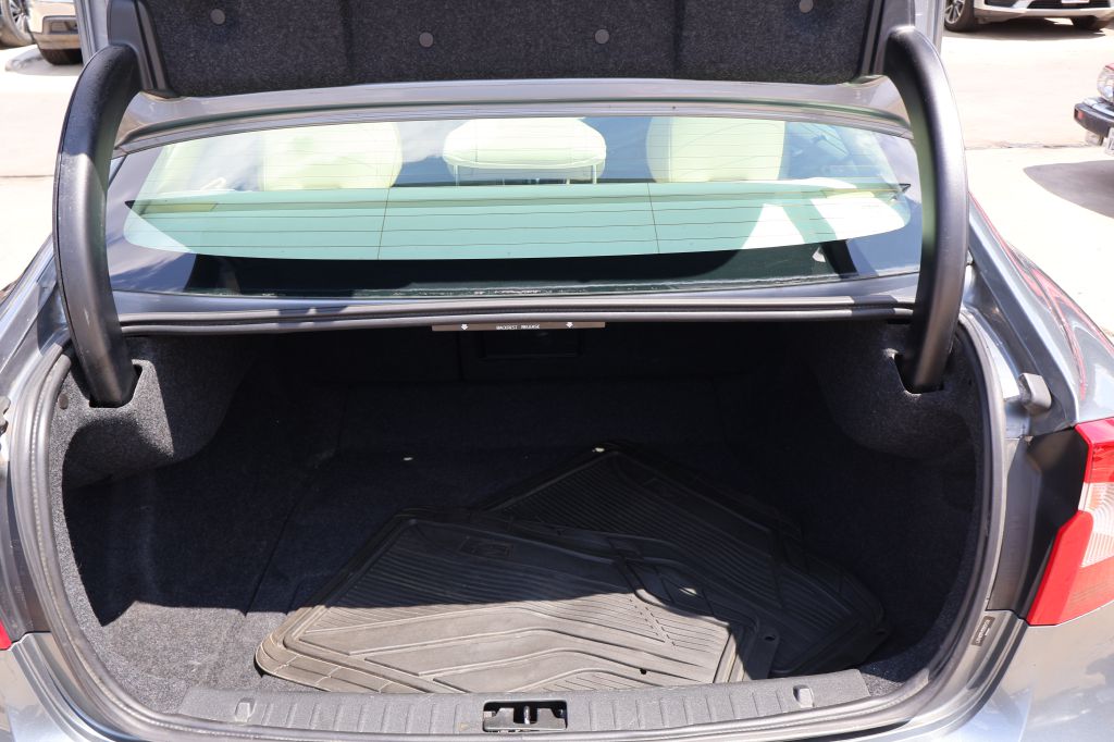 Photo 10 of this VOLVO S60