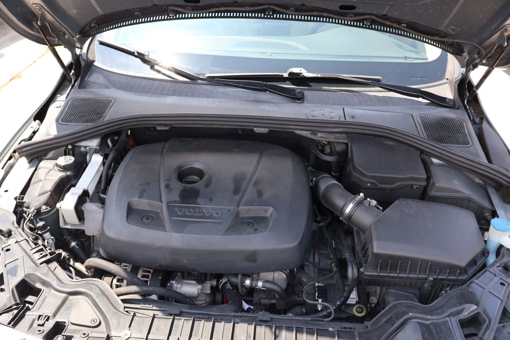 Photo 12 of this VOLVO S60