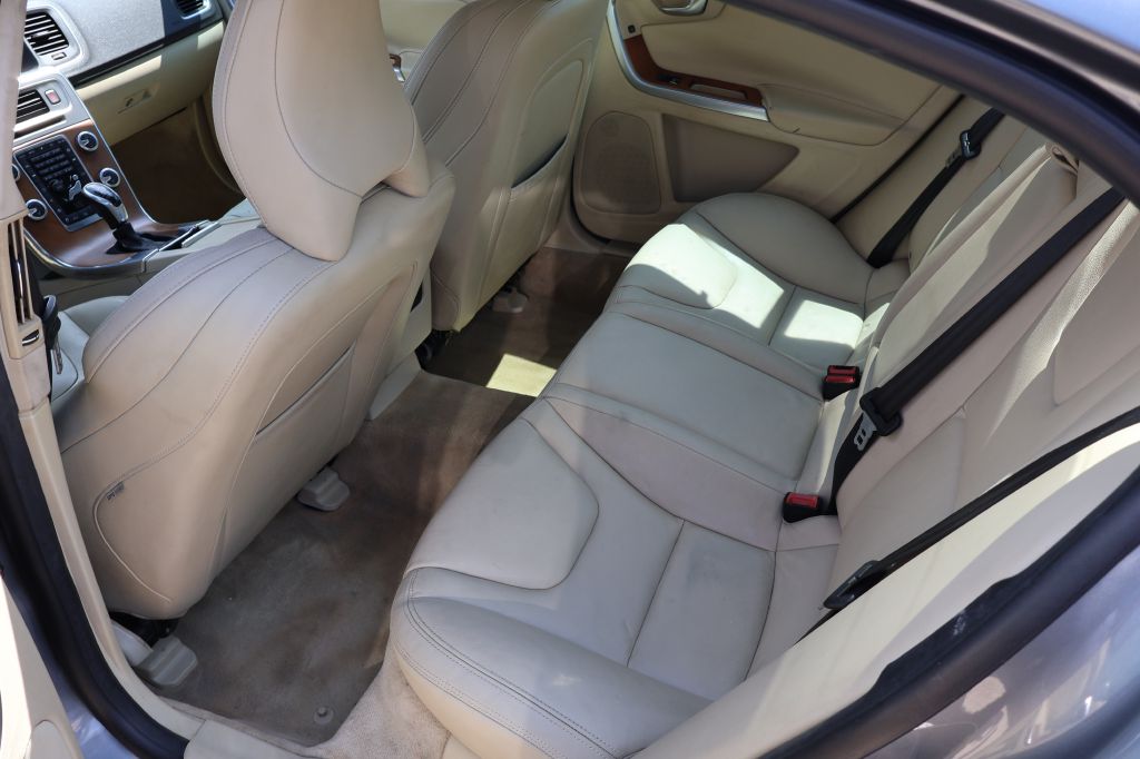 Photo 17 of this VOLVO S60