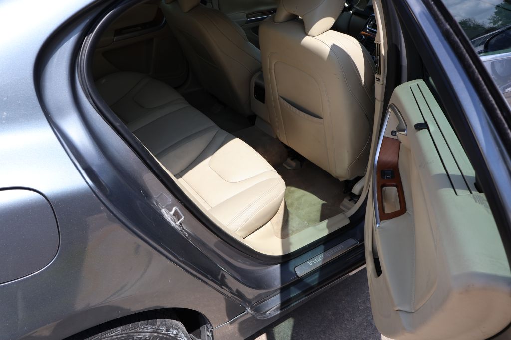 Photo 18 of this VOLVO S60