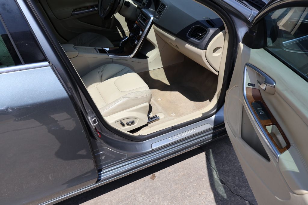 Photo 20 of this VOLVO S60