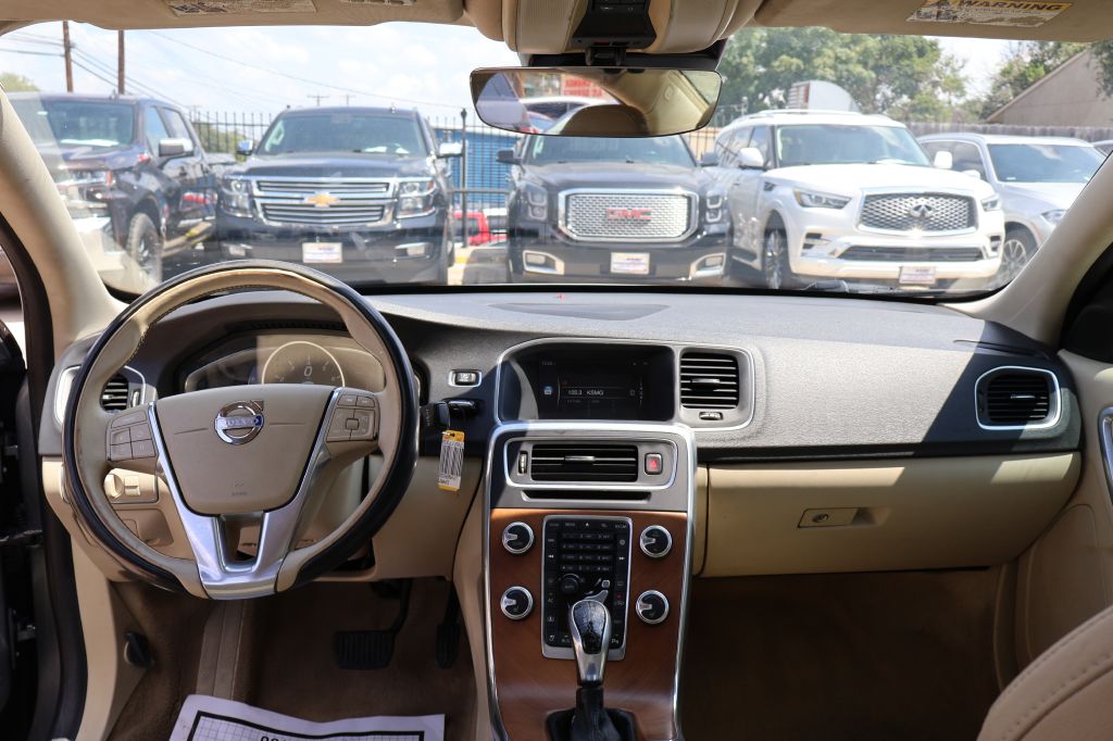 Photo 28 of this VOLVO S60