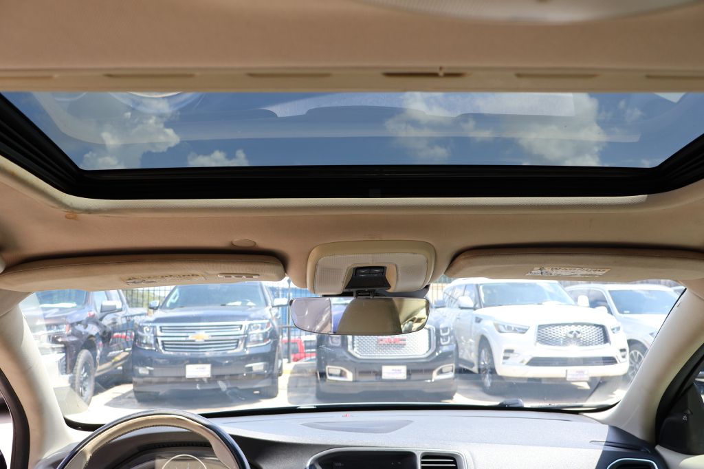 Photo 29 of this VOLVO S60