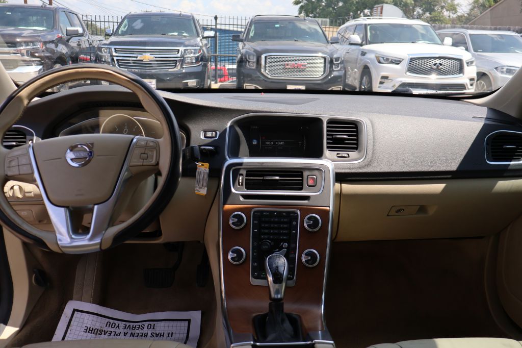 Photo 30 of this VOLVO S60