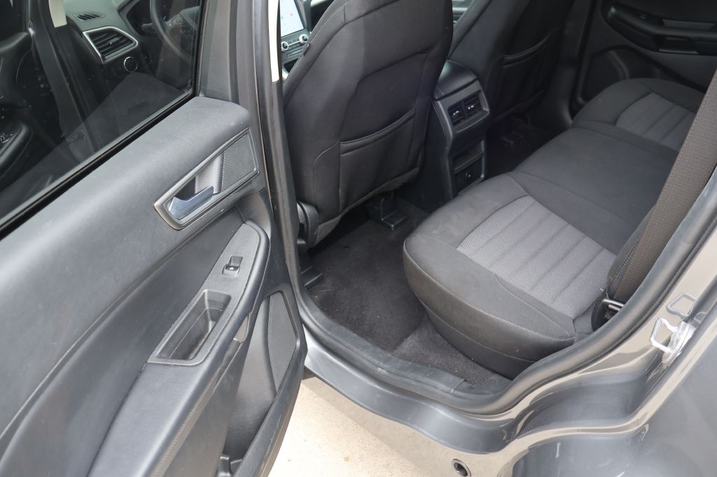 Photo 15 of this FORD EDGE