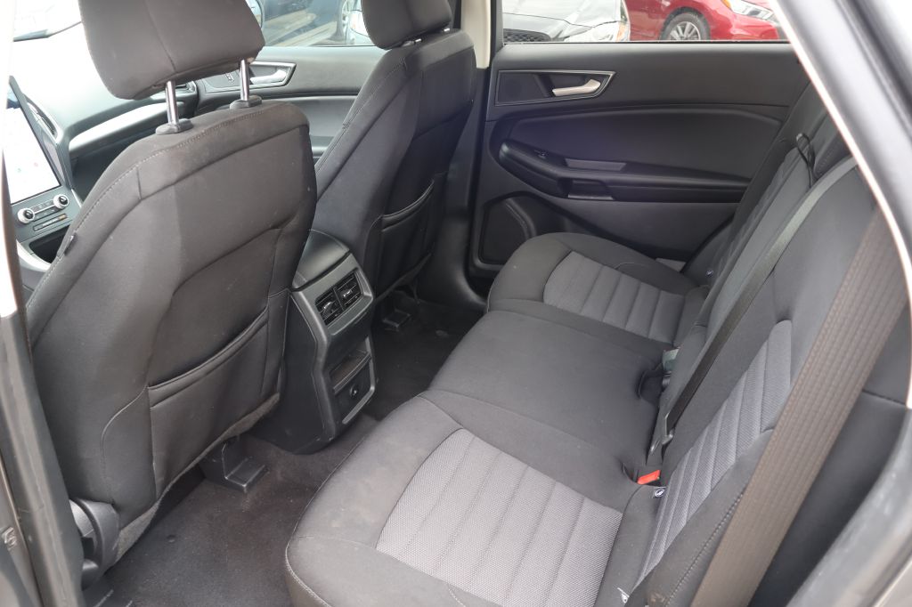 Photo 16 of this FORD EDGE