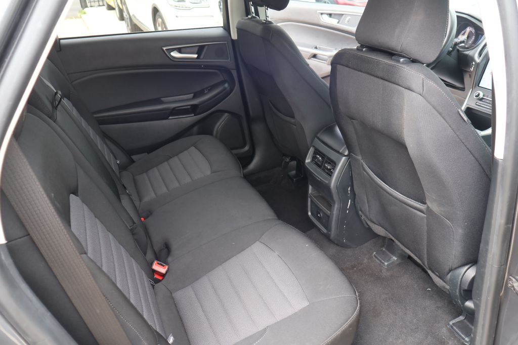 Photo 18 of this FORD EDGE