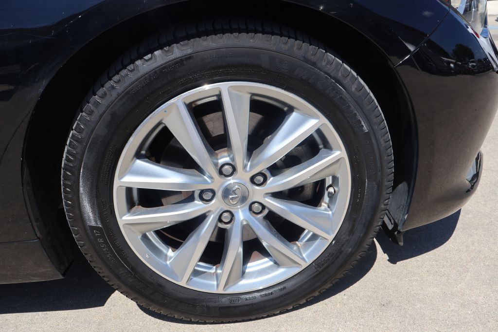 Photo 9 of this INFINITI Q50