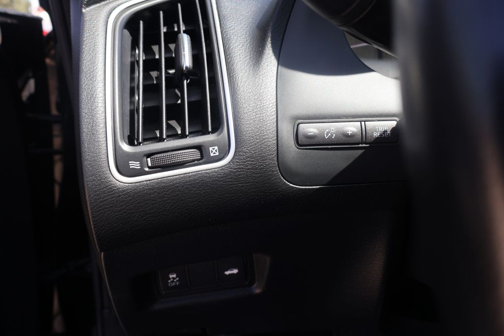 Photo 27 of this INFINITI Q50