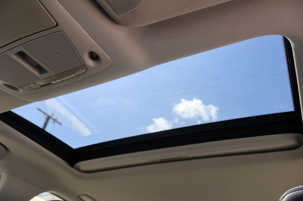 Photo 41 of this INFINITI Q50