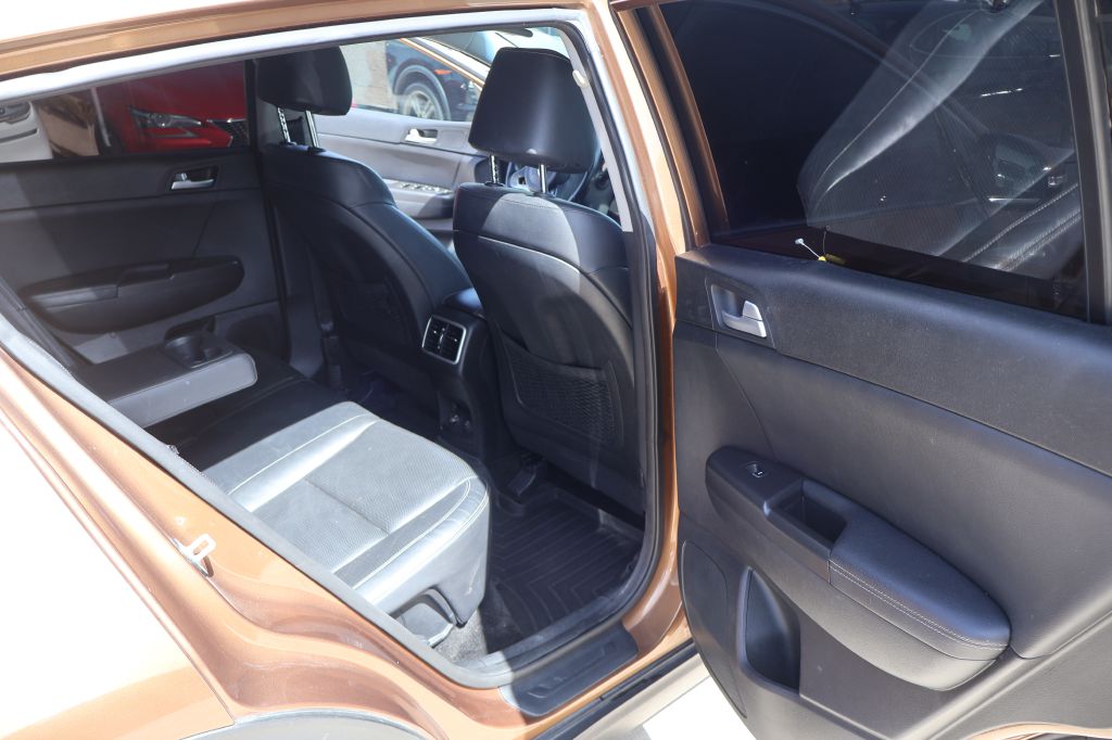 Photo 18 of this KIA SPORTAGE