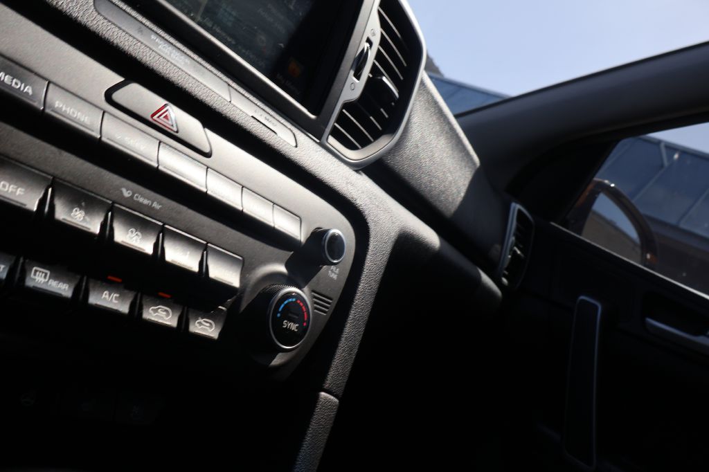 Photo 26 of this KIA SPORTAGE