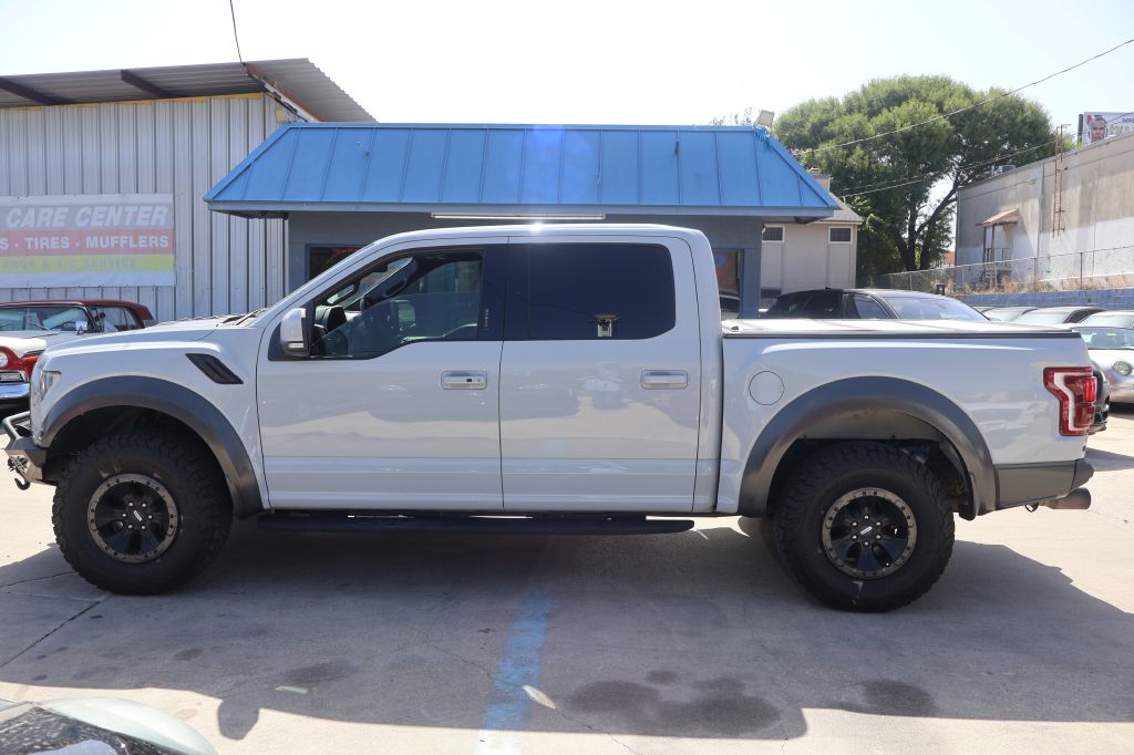 Photo 4 of this FORD F150