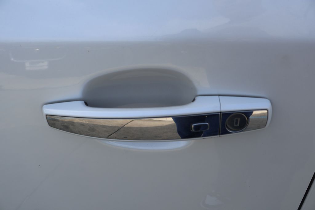 Photo 14 of this BUICK LACROSSE