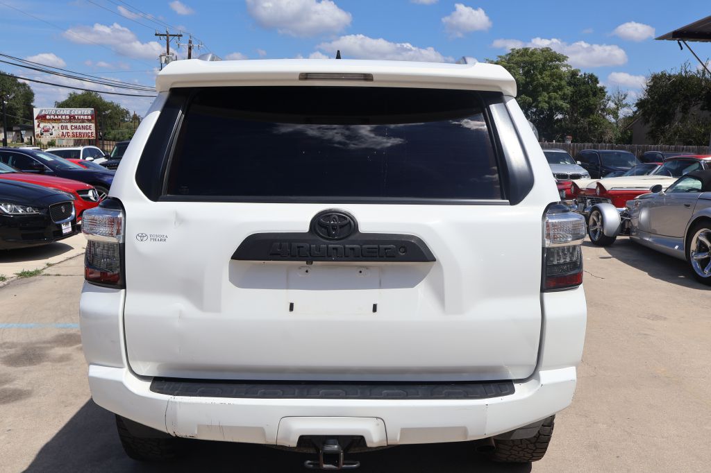 Photo 8 of this TOYOTA 4RUNNER