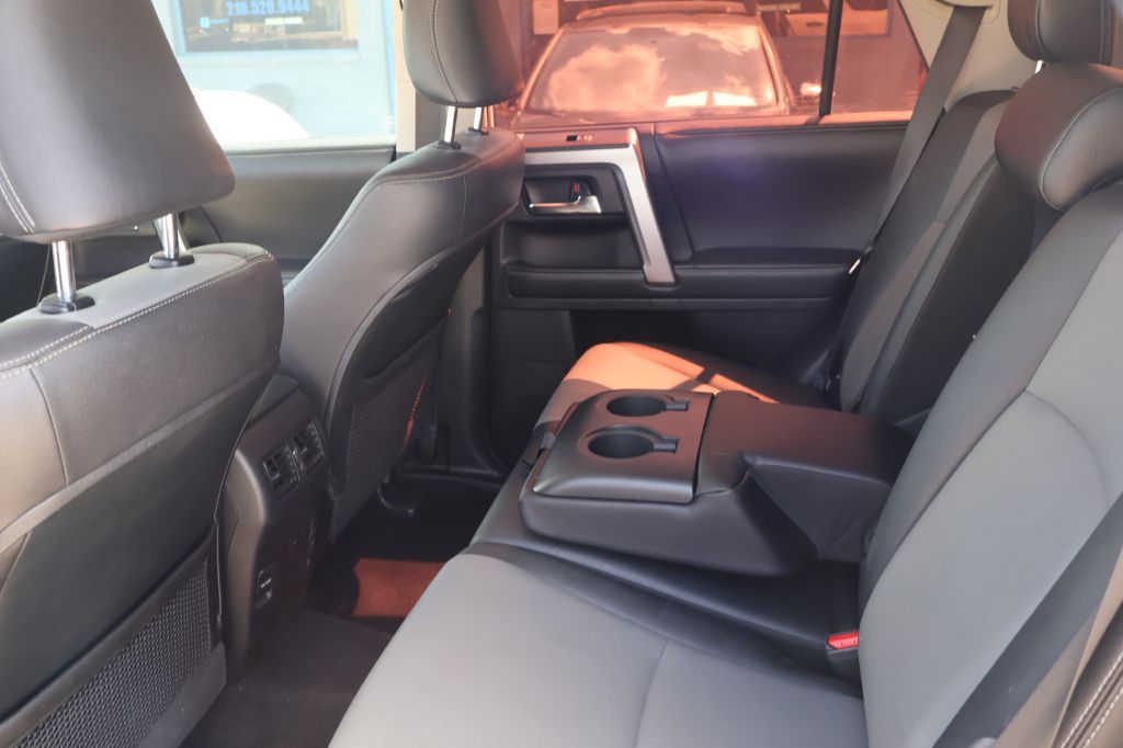 Photo 17 of this TOYOTA 4RUNNER