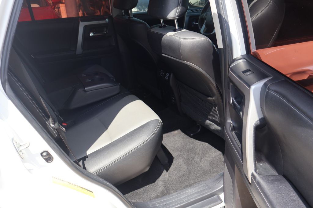 Photo 19 of this TOYOTA 4RUNNER