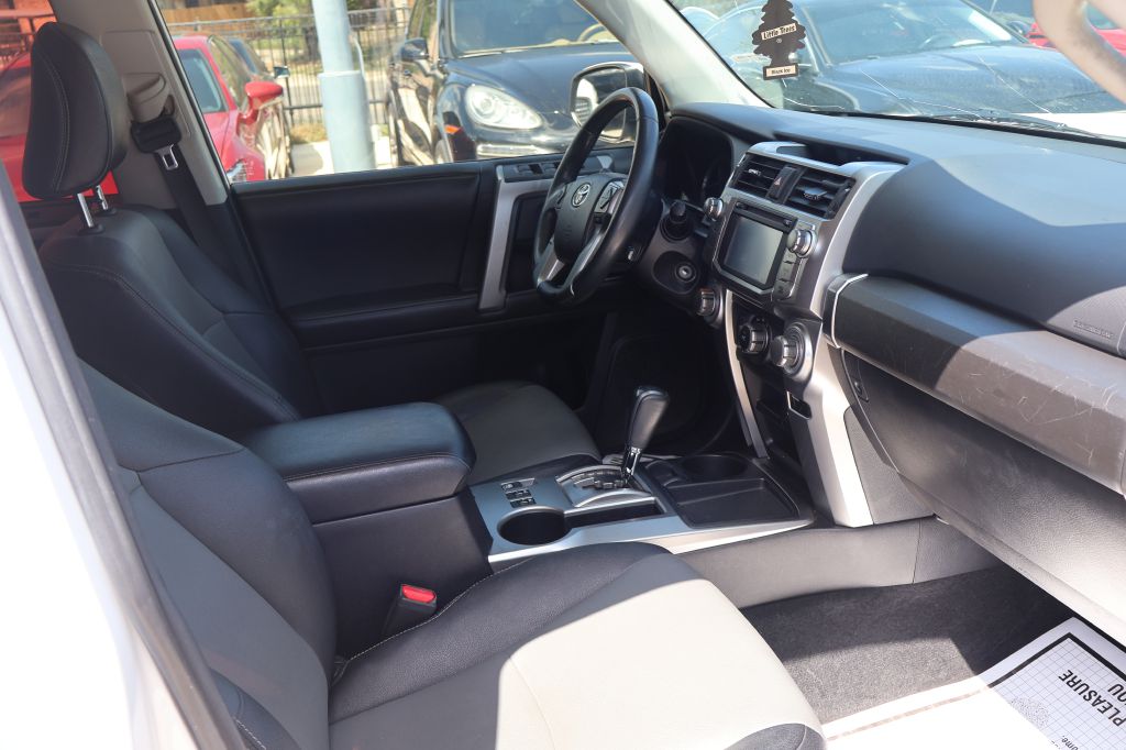 Photo 23 of this TOYOTA 4RUNNER