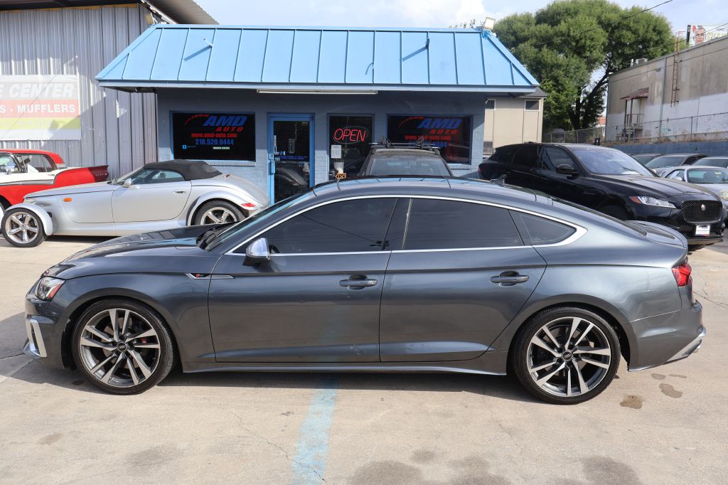 Photo 4 of this AUDI S5