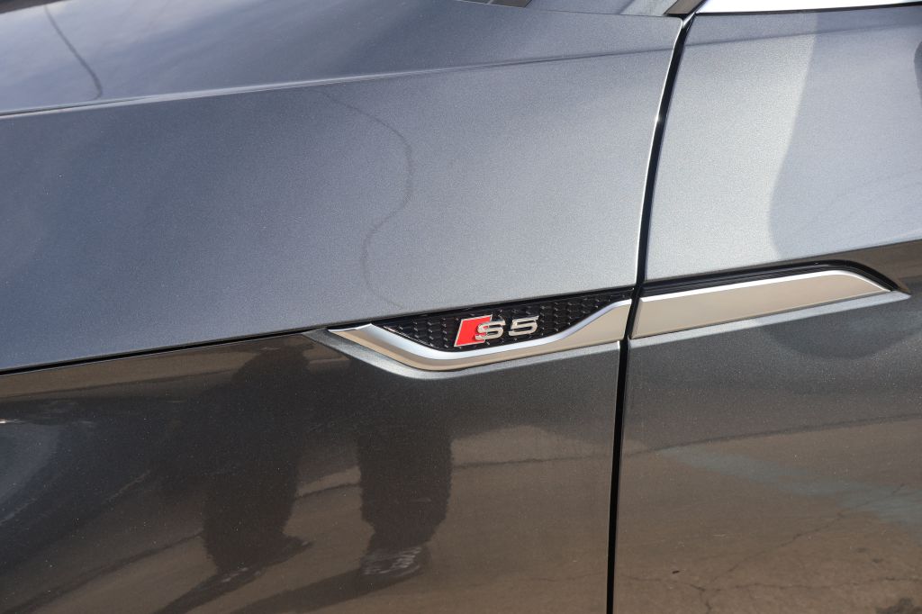 Photo 5 of this AUDI S5