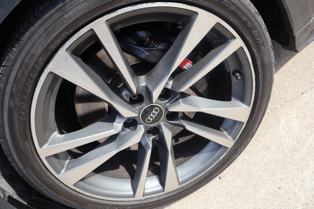 Photo 6 of this AUDI S5