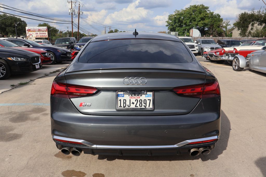 Photo 8 of this AUDI S5