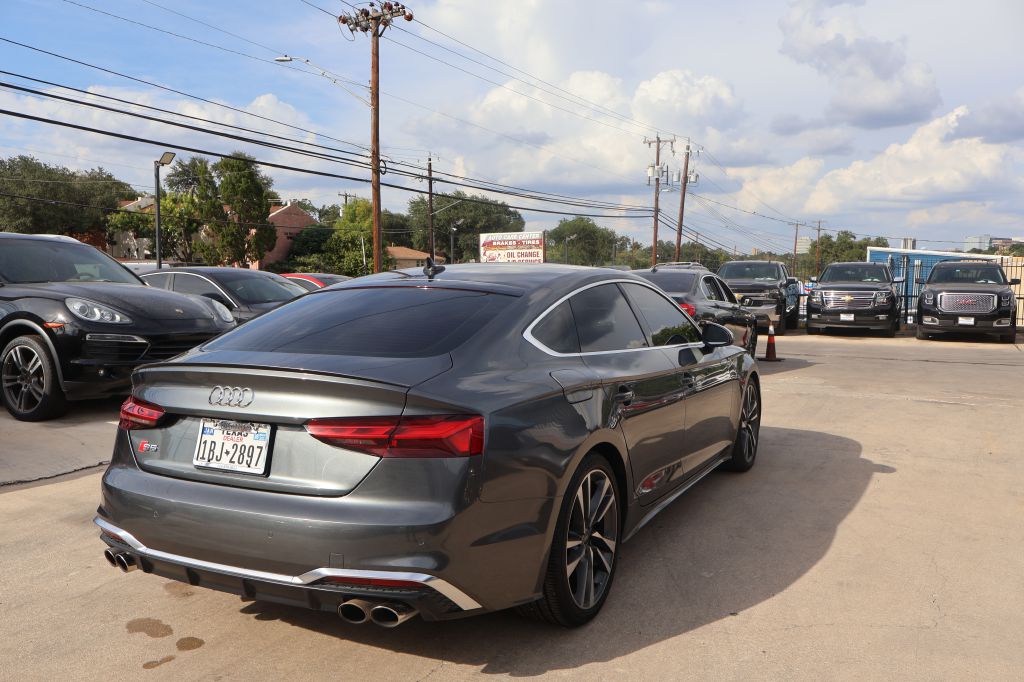 Photo 9 of this AUDI S5