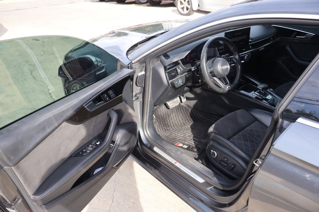 Photo 15 of this AUDI S5