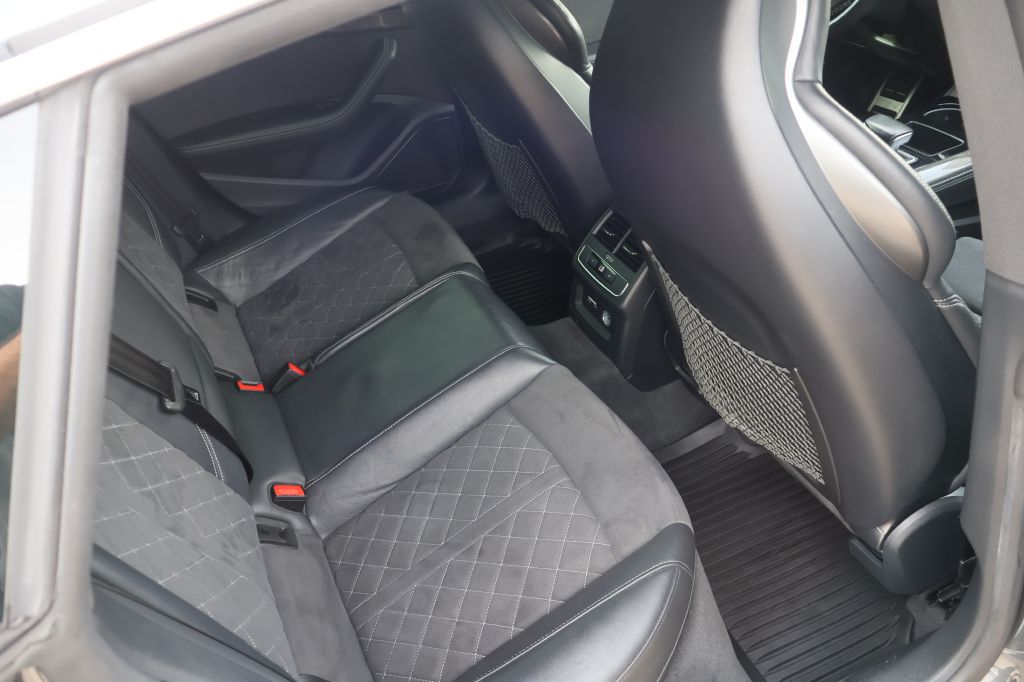 Photo 20 of this AUDI S5