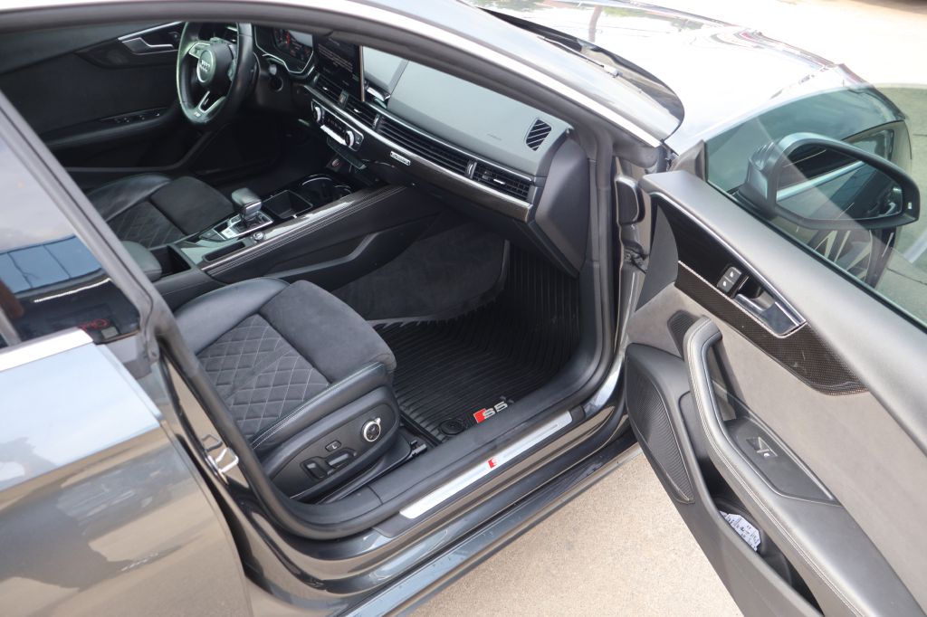 Photo 21 of this AUDI S5