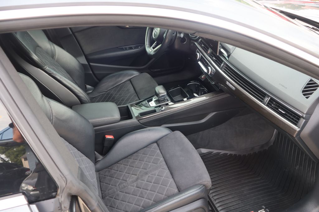 Photo 22 of this AUDI S5