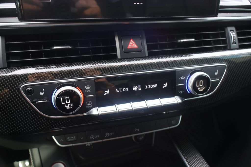Photo 27 of this AUDI S5