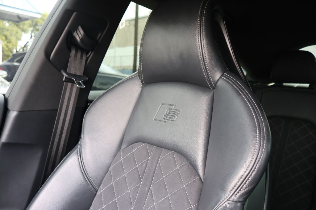 Photo 29 of this AUDI S5