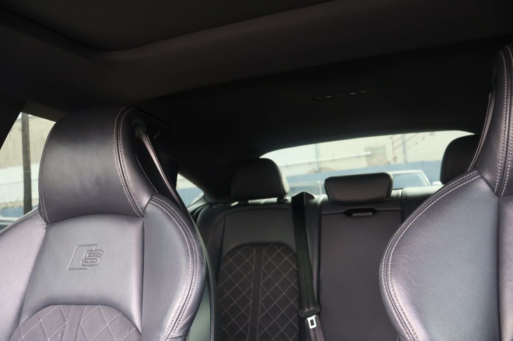 Photo 30 of this AUDI S5