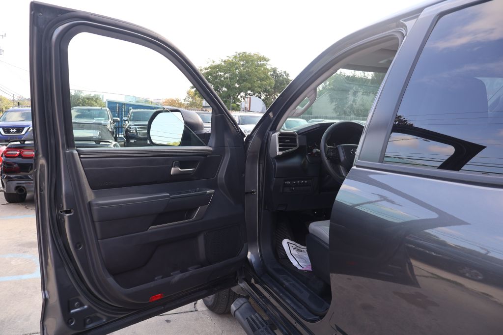 Photo 17 of this TOYOTA TUNDRA