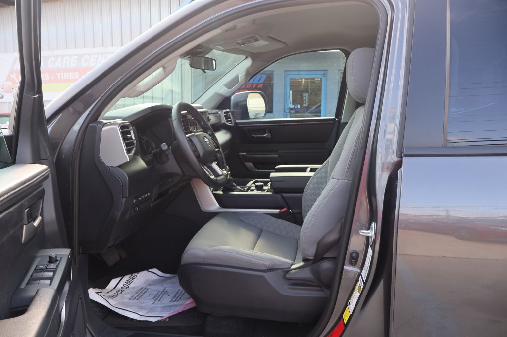 Photo 18 of this TOYOTA TUNDRA