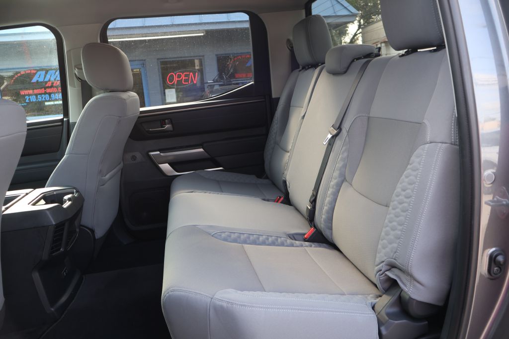 Photo 21 of this TOYOTA TUNDRA