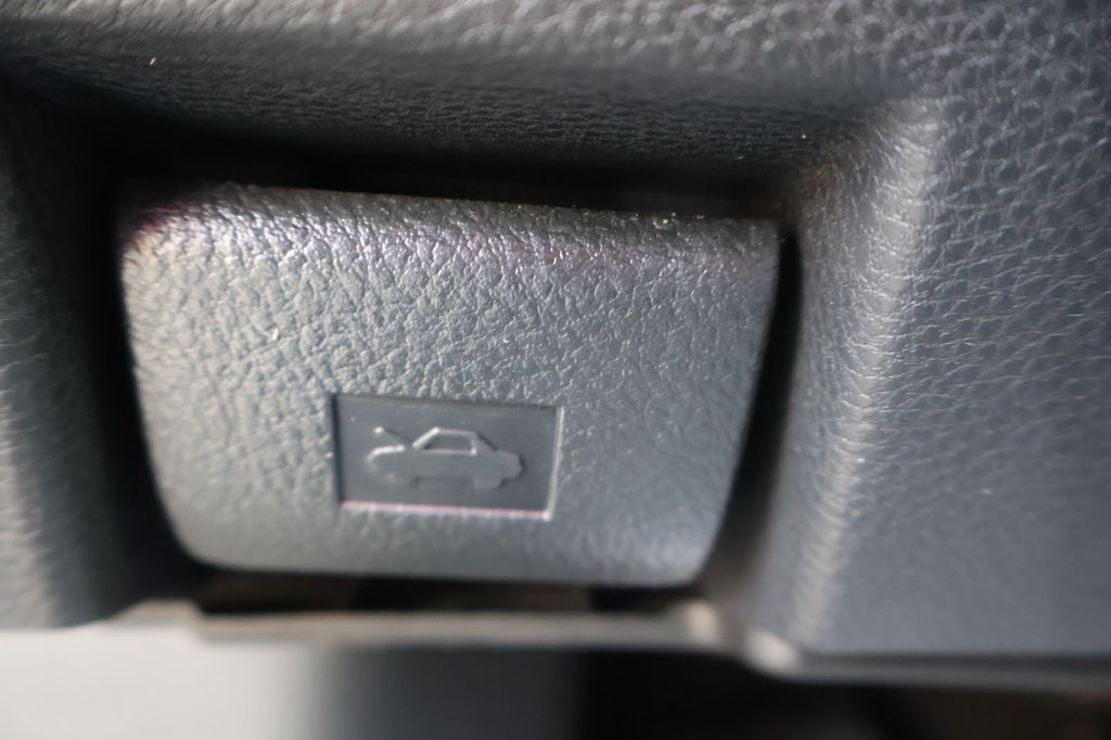 Photo 25 of this TOYOTA TUNDRA