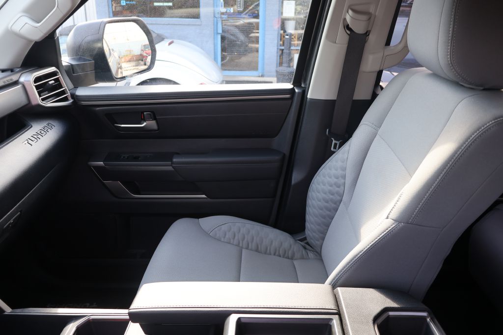 Photo 32 of this TOYOTA TUNDRA