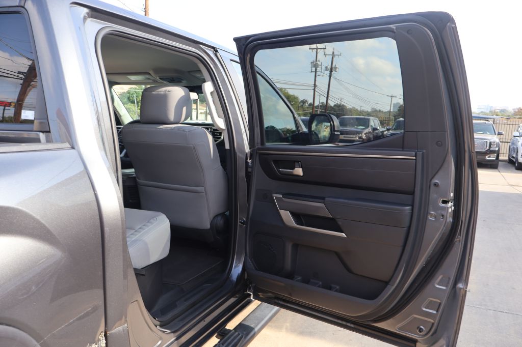 Photo 39 of this TOYOTA TUNDRA