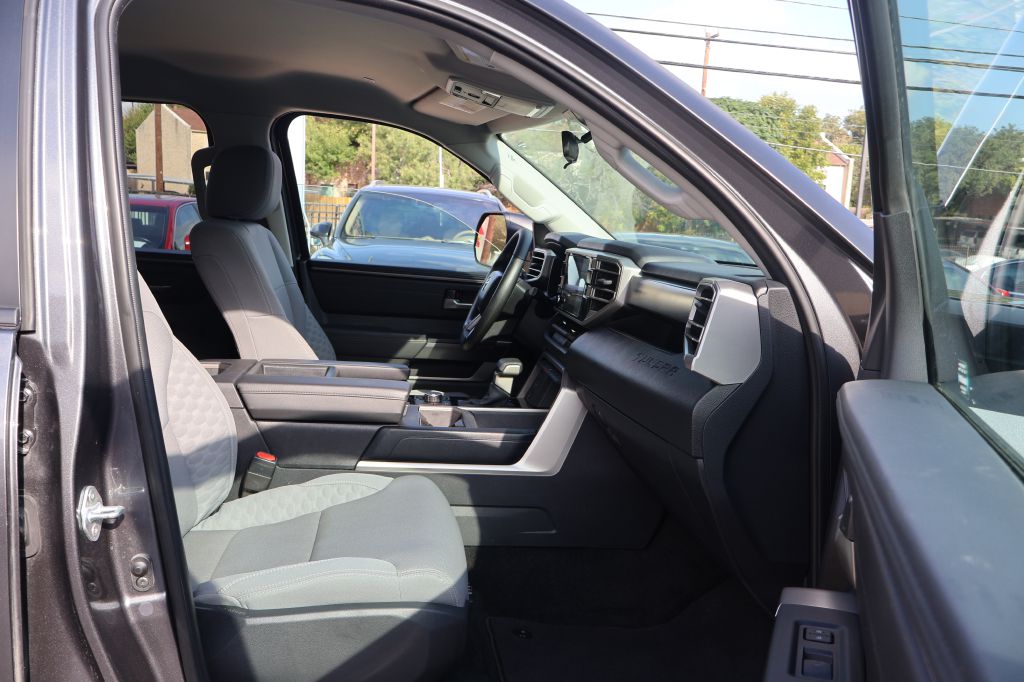 Photo 40 of this TOYOTA TUNDRA